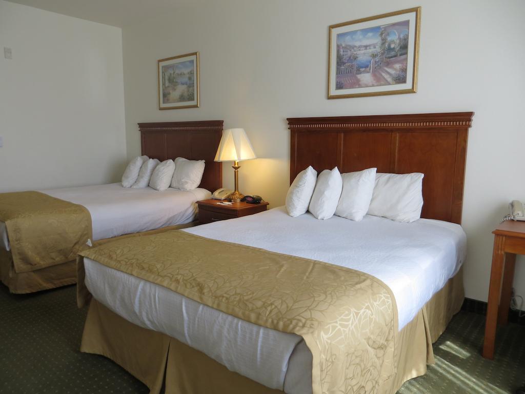 Best Western Plus Lake Elsinore Inn & Suites Exterior foto